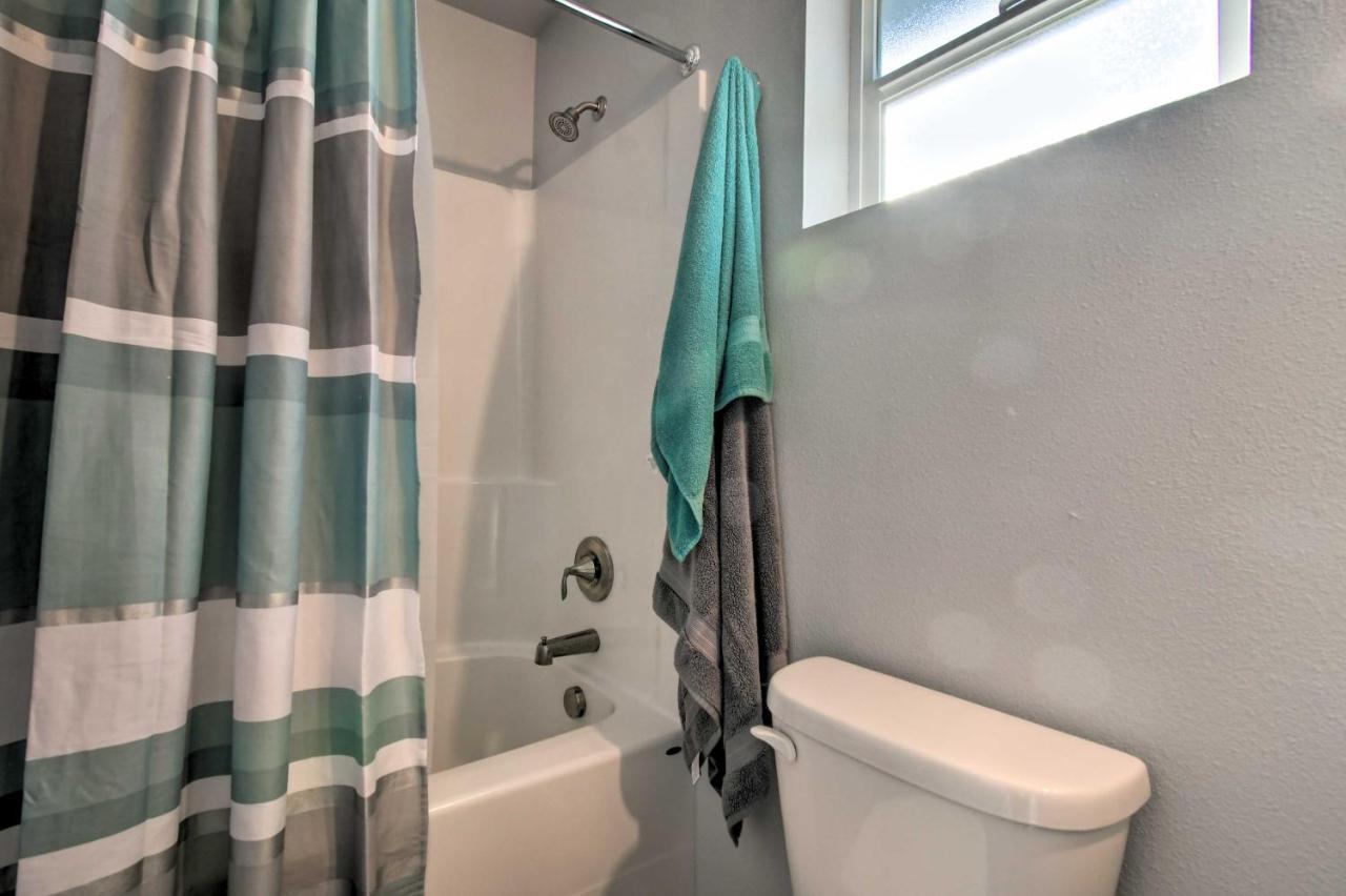 Canal Cottage Retreat With Dock And Waterfront Views Ocean Shores Εξωτερικό φωτογραφία