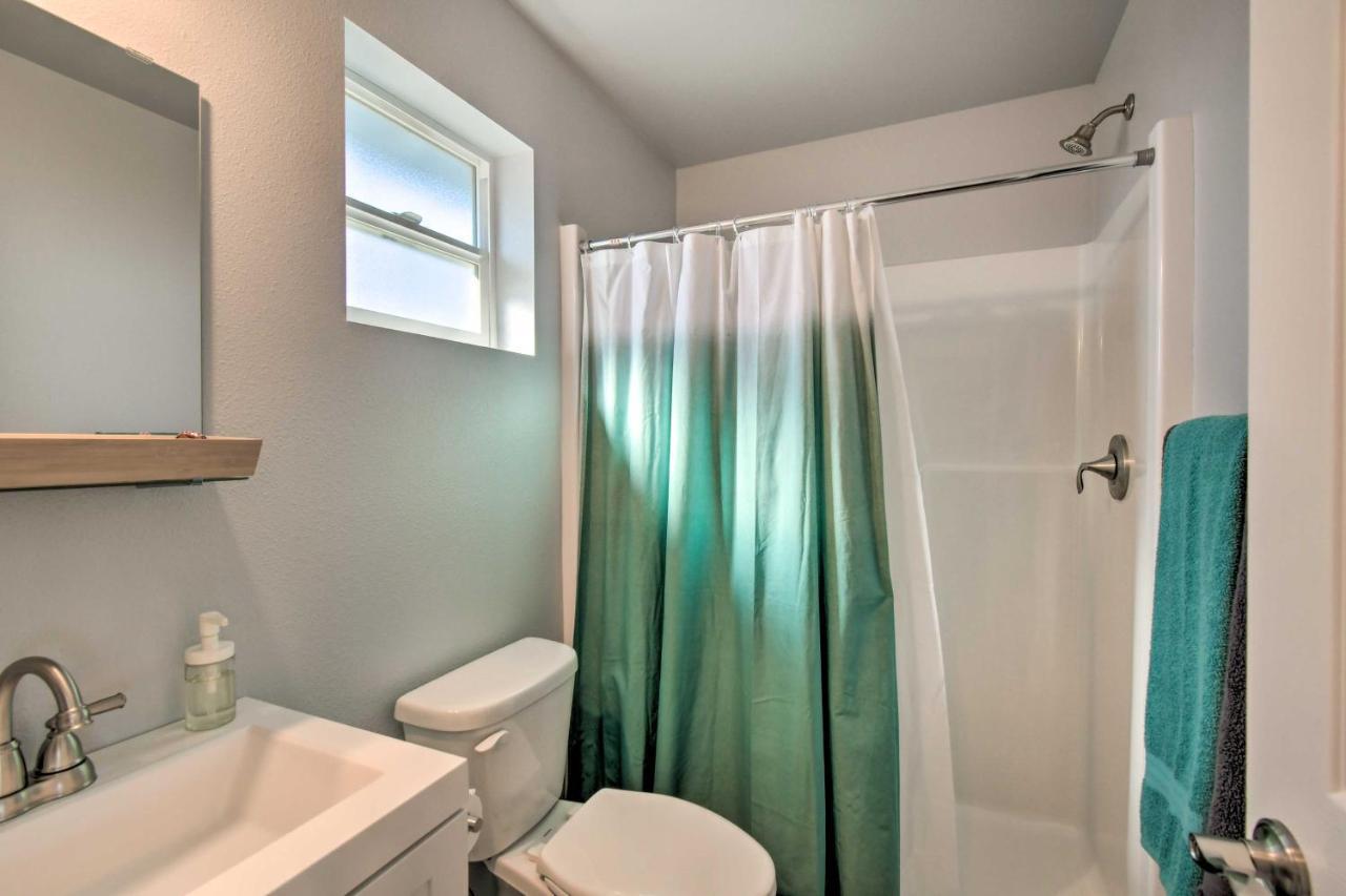 Canal Cottage Retreat With Dock And Waterfront Views Ocean Shores Εξωτερικό φωτογραφία