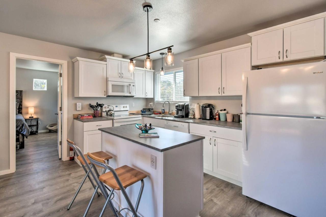 Canal Cottage Retreat With Dock And Waterfront Views Ocean Shores Εξωτερικό φωτογραφία