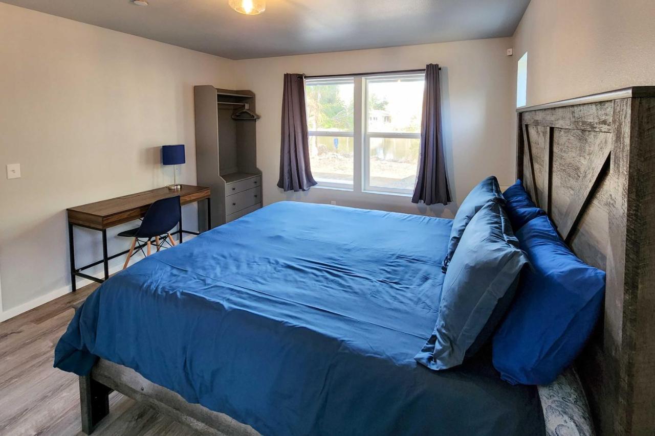 Canal Cottage Retreat With Dock And Waterfront Views Ocean Shores Εξωτερικό φωτογραφία